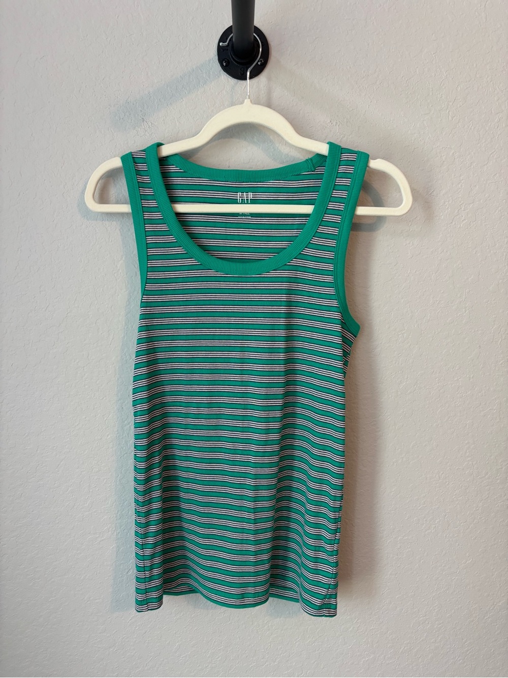 NWT Gap Rib Scoop Tank Top Green Stripe Size Medium Tall - Picture 6 of 10